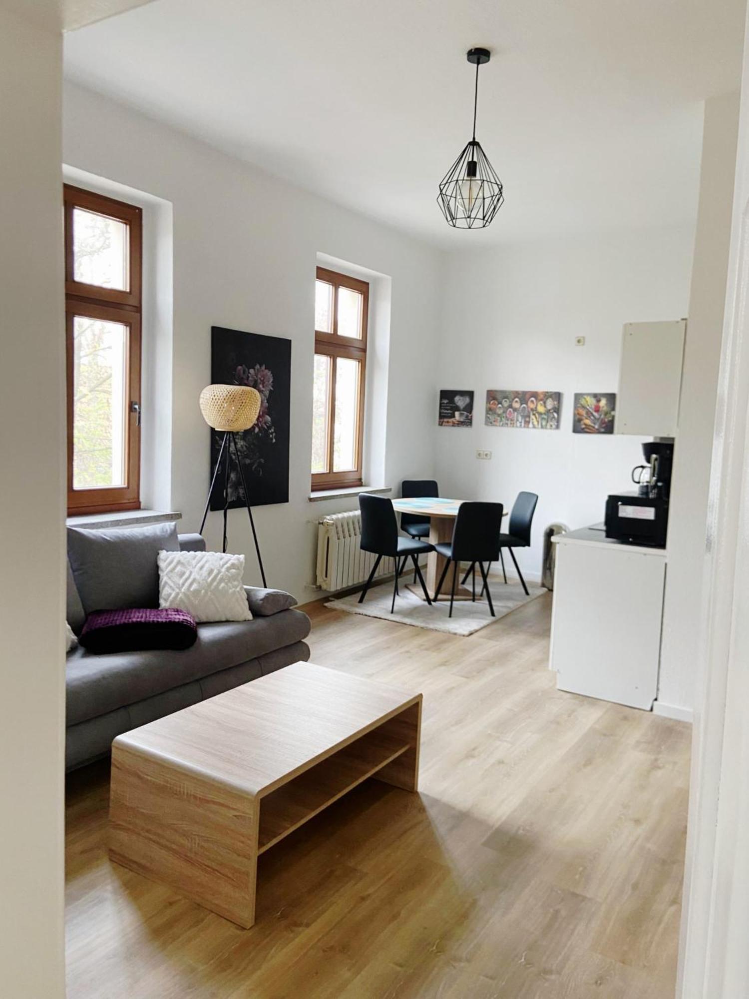 Historische Altbauwohnungen Im Zentrum Von Zwickau - Apolonialiving Bagian luar foto